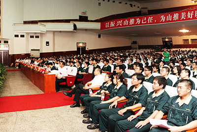 作為推動(dòng)企業(yè)加快發(fā)展三大平臺(tái)之一的人力資源管理提升工作，將是當(dāng)前和今后一段時(shí)期山推股份人力資源管理的首要任務(wù)。